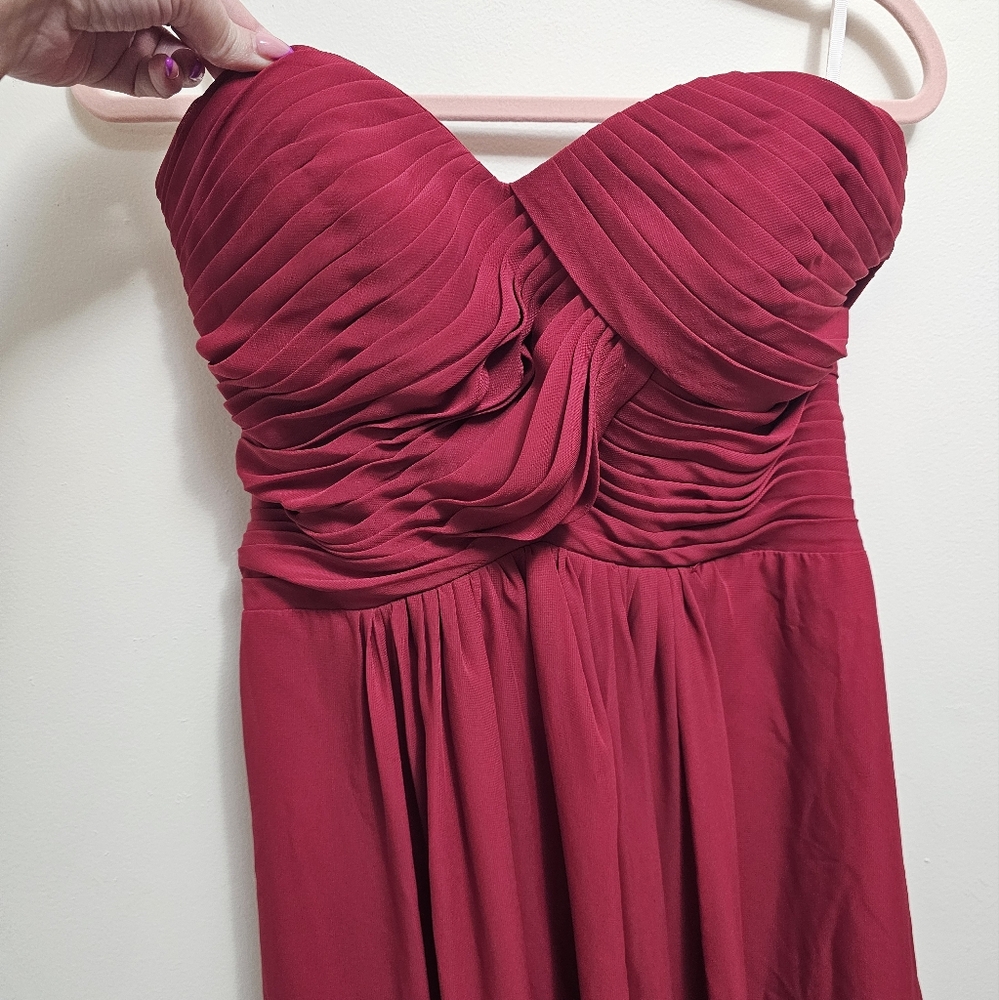 Elegant Red Evening Gown - Picture 2 of 7